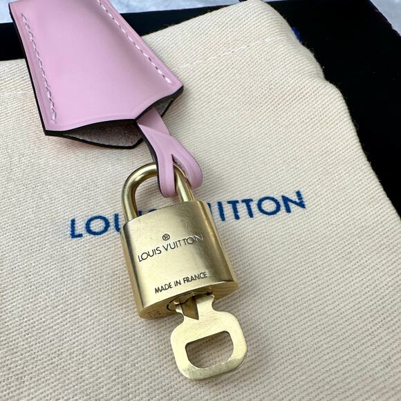Louis Vuitton Lock and Key #321 in pink leather clochette lock holder fo… - Picture 4 of 5